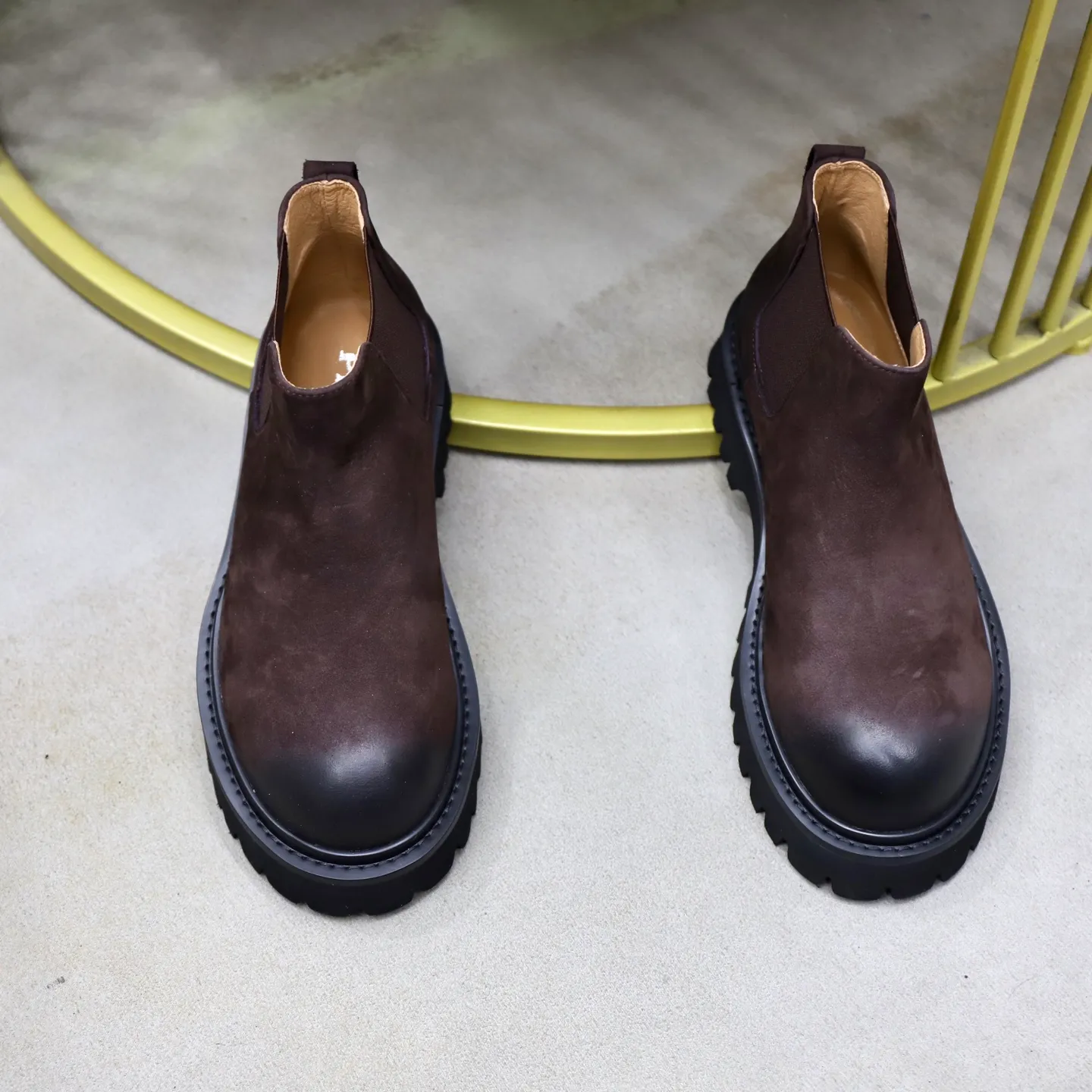 Men's shoes: 580💰🙅‍♂️🙅‍♂️🙅‍♂️ Brand: PRADA Standard code: 38-44 (45 customized) Grade: Same as the official website Material: Original high-grade high-mercerized light Comfortable and breathable pigskin lining Non-slip soft wear-resistant outsole Style category: Men's fashionable casual boots Distinguished luxury brand elements Top luxury Color: actual picture color